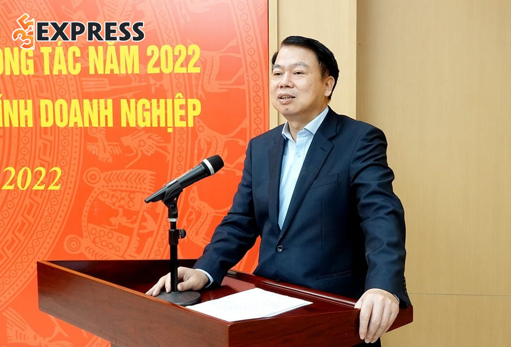 Nguyễn Đức Chi bắt đầu sự nghiệp của mình với các vị trí quan trọng trong Bộ Tài chính