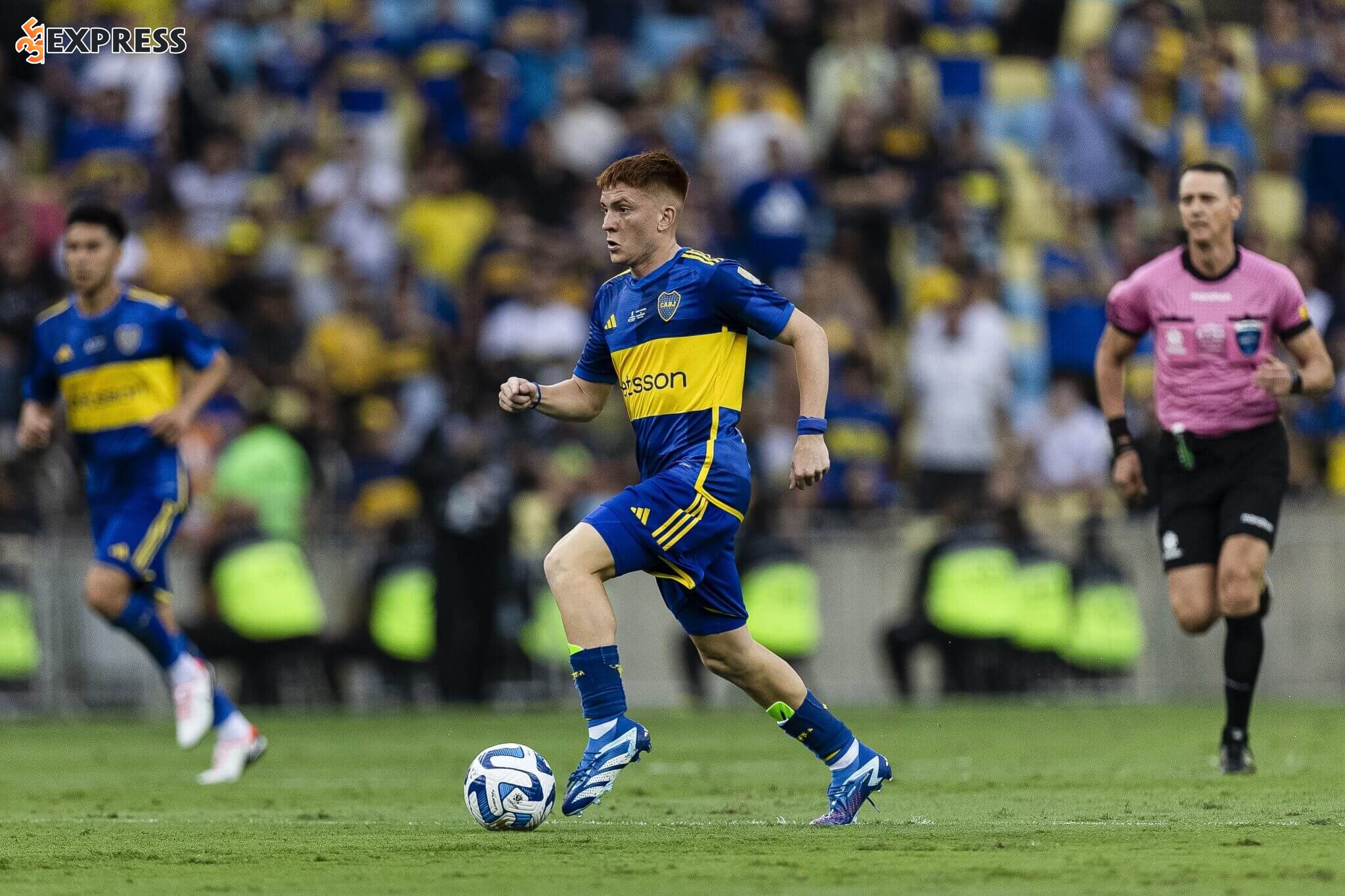 Barco sớm ra mắt đội một Boca Juniors khi mới mười sáu tuổi
