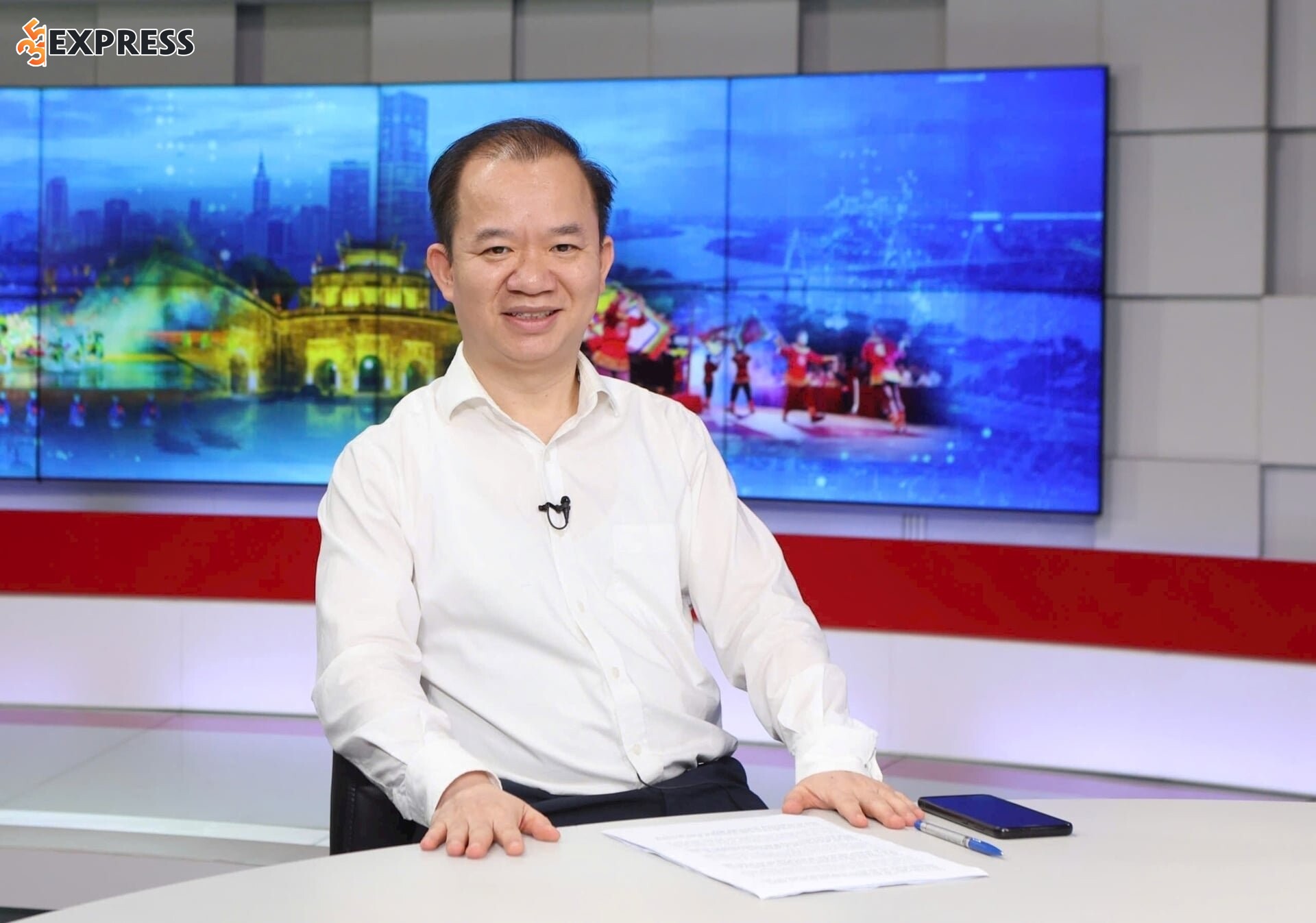 Bùi Hoài Sơn nhận bằng Thạc sĩ Quản lý Di sản và Nghệ thuật tại Đại học Quốc gia Úc