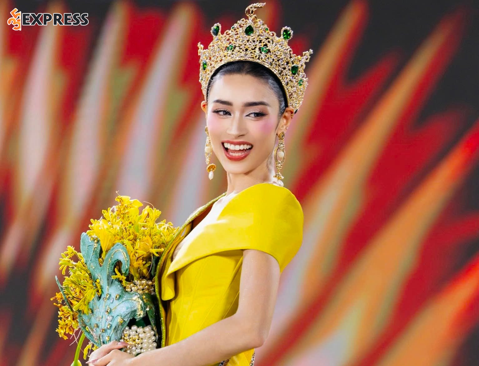 Emoura Phạm