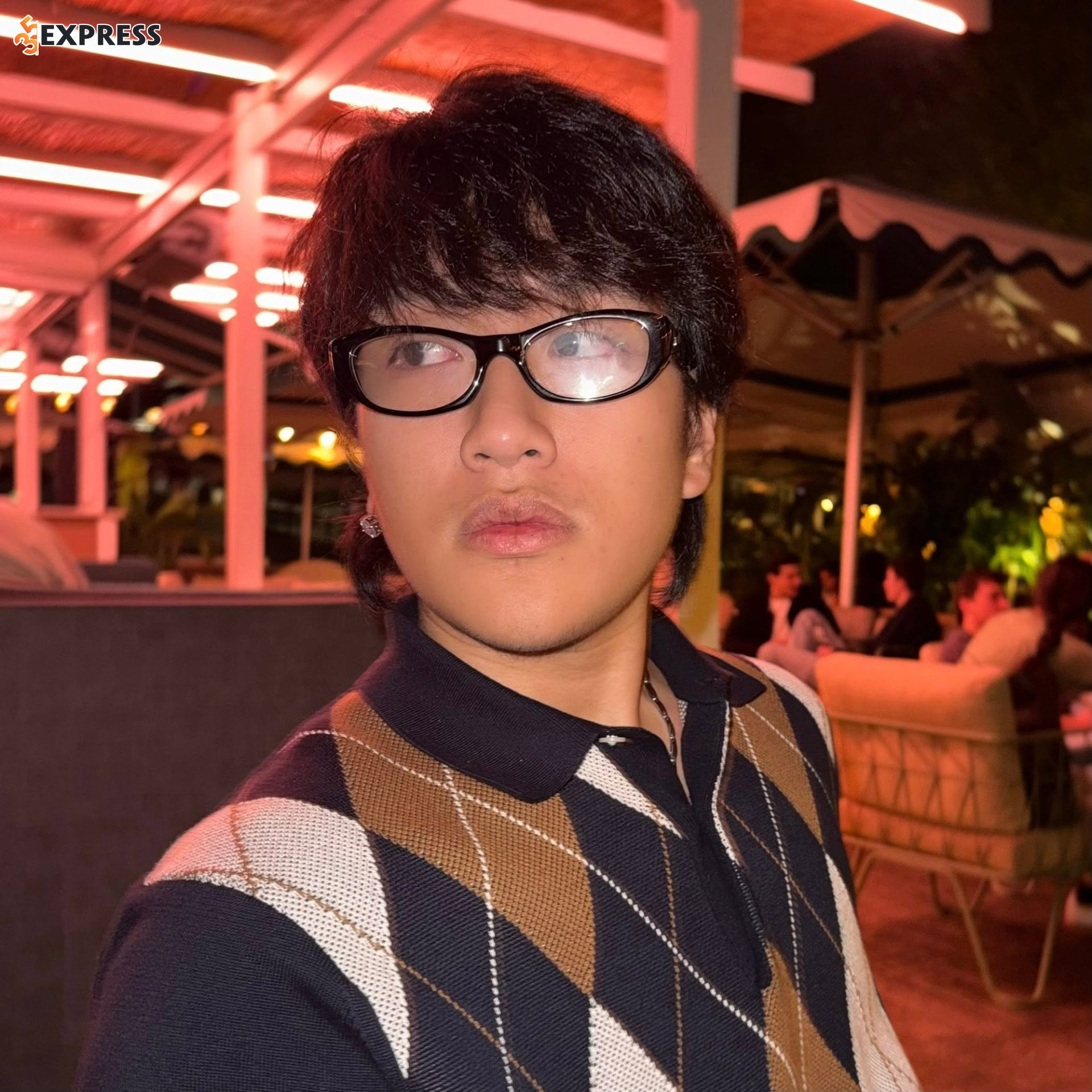 Hngle là ai