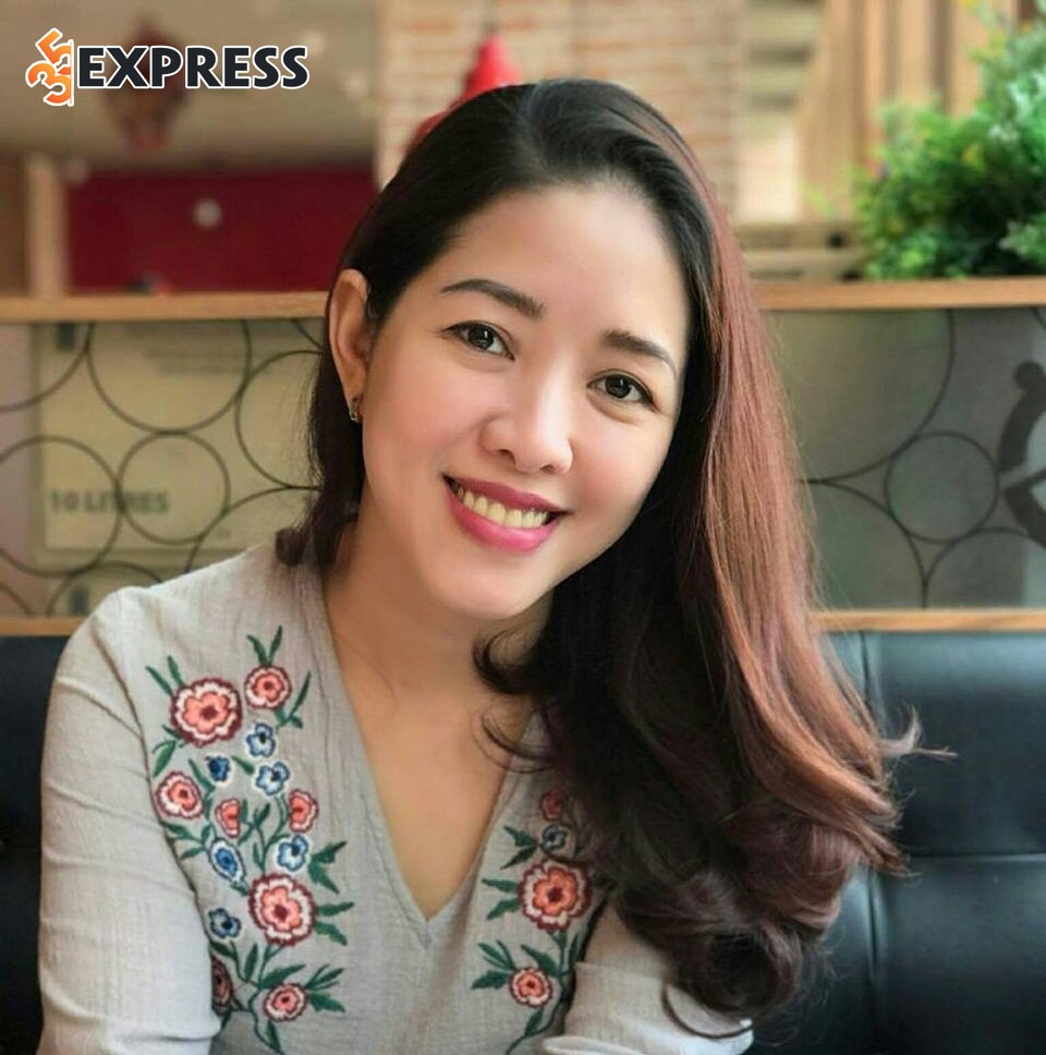 Mai Thắm sinh ngày 27 tháng 5 năm 1989 tại tỉnh Long An