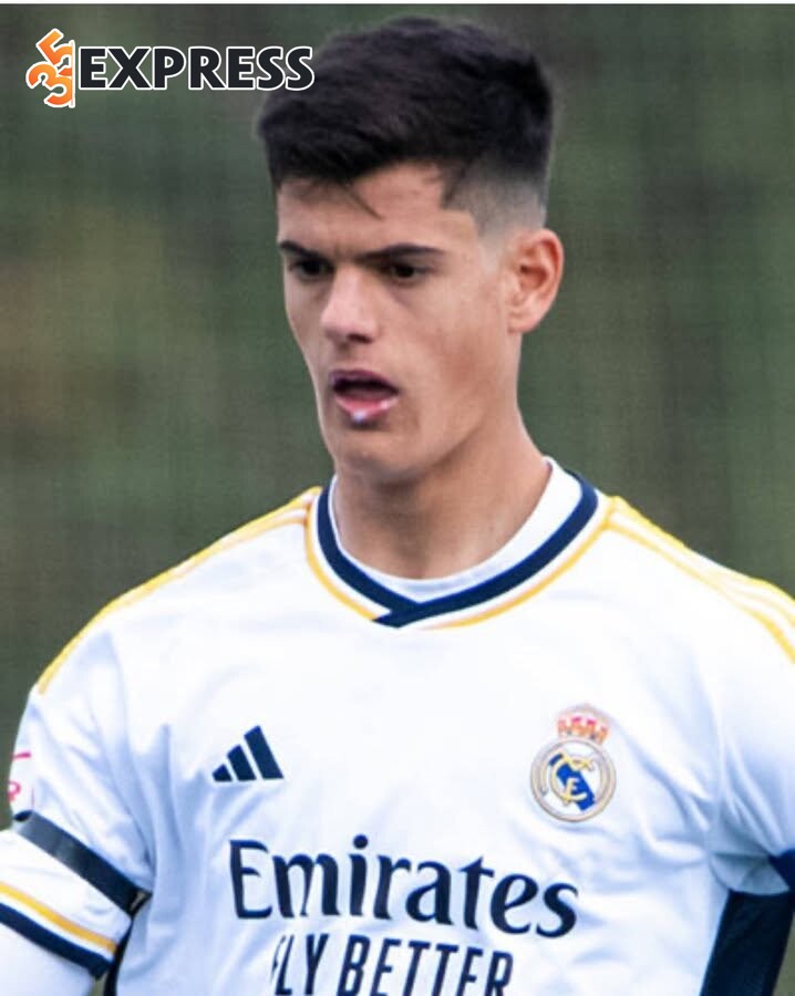 Năm 2018, anh chuyển sang học viện La Fábrica của Real Madrid