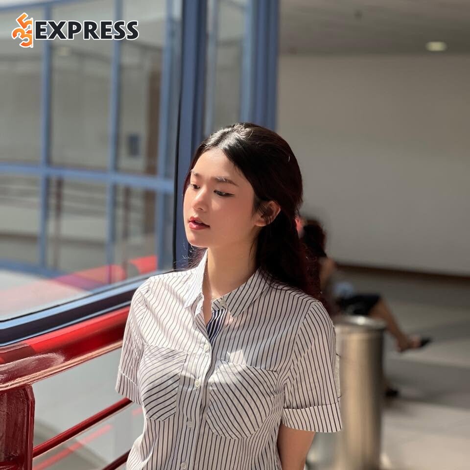 Nhưng Chezi sở hữu vóc dáng cân đối cùng gương mặt khả ái