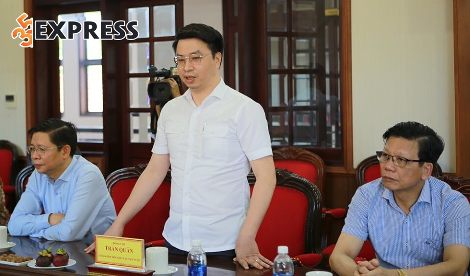 Trần Quân bắt đầu sự nghiệp tại Bộ Tài chính