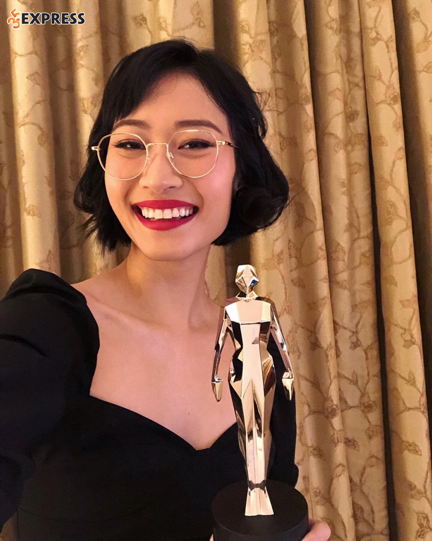 2021 Leenda Dong nhận giải thưởng Comedy Creator tại lễ trao giải YouTube Streamy Awards