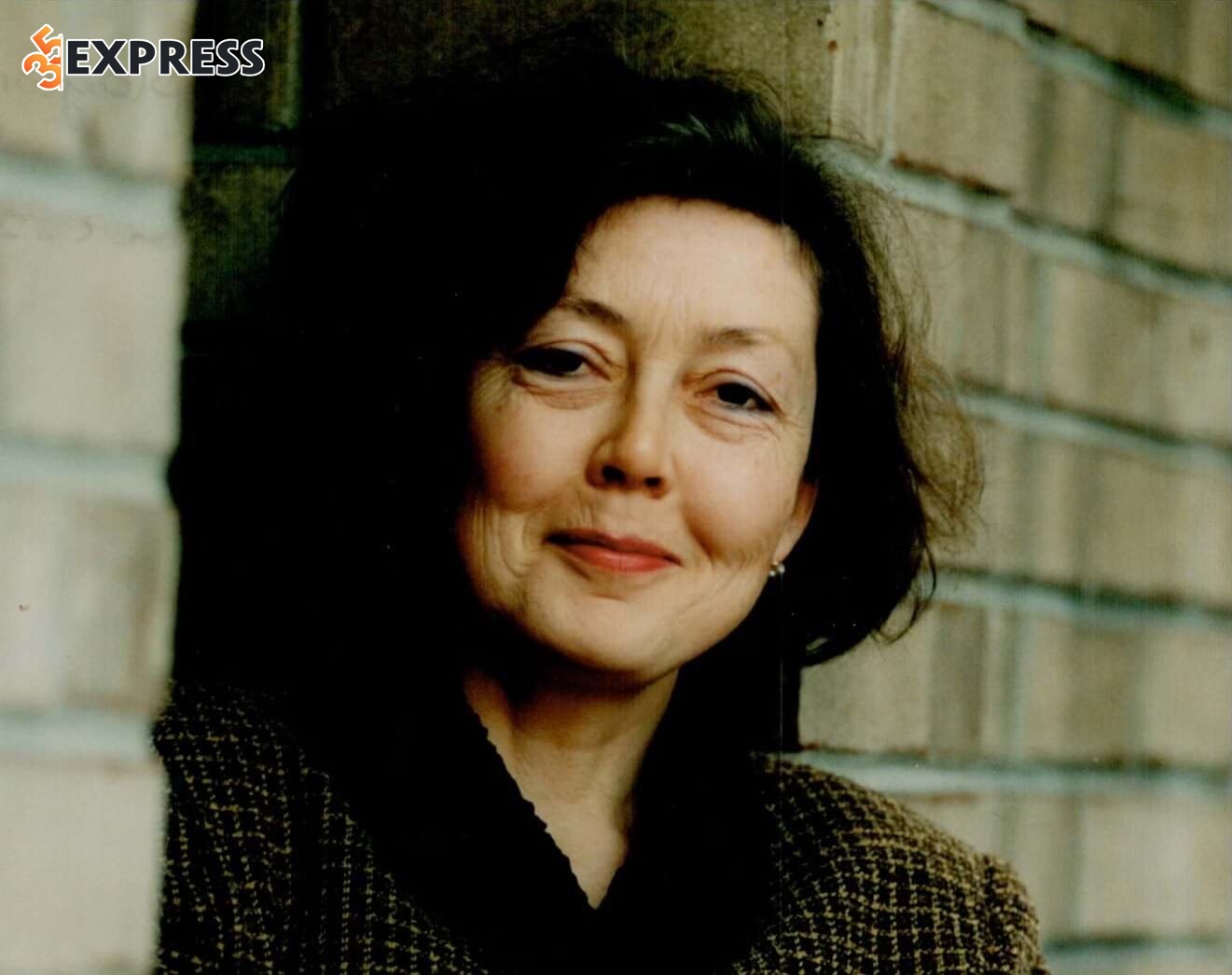 Anne Carson theo học ngành Kinh điển học tại Đại học Toronto