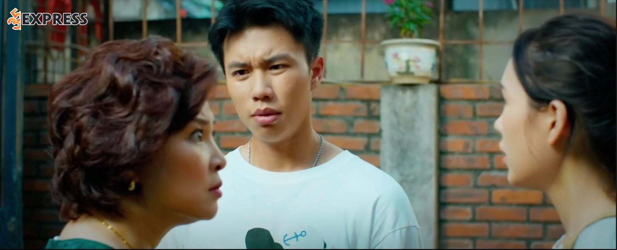 Diễn viên Hồng Hạnh tỏa sáng trong phim mùa hè năm ấy