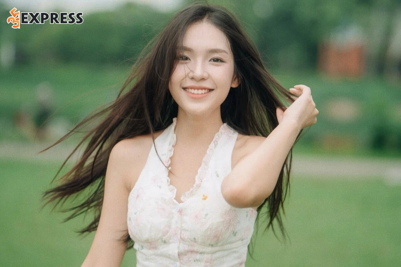 Lê Lưu Ly sở hữu đôi mắt biểu cảm cùng nét đẹp thanh thuần