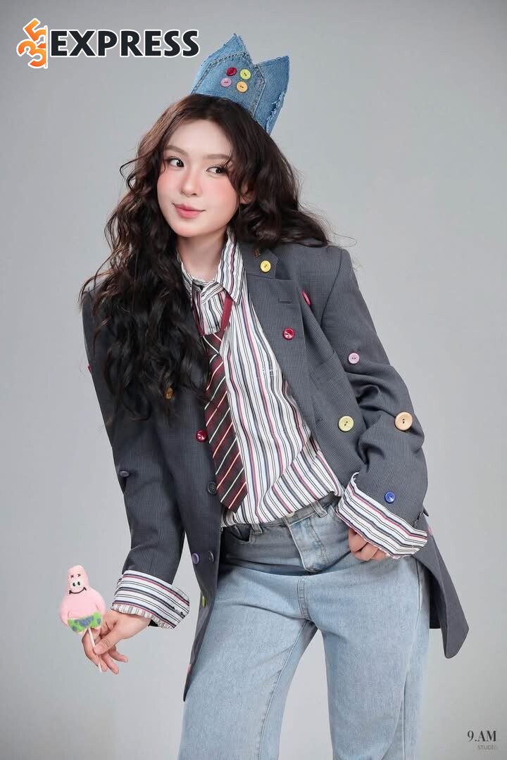 Lê Lưu Ly vẫn duy trì công việc làm mẫu ảnh và giao lưu gần gũi với người hâm mộ