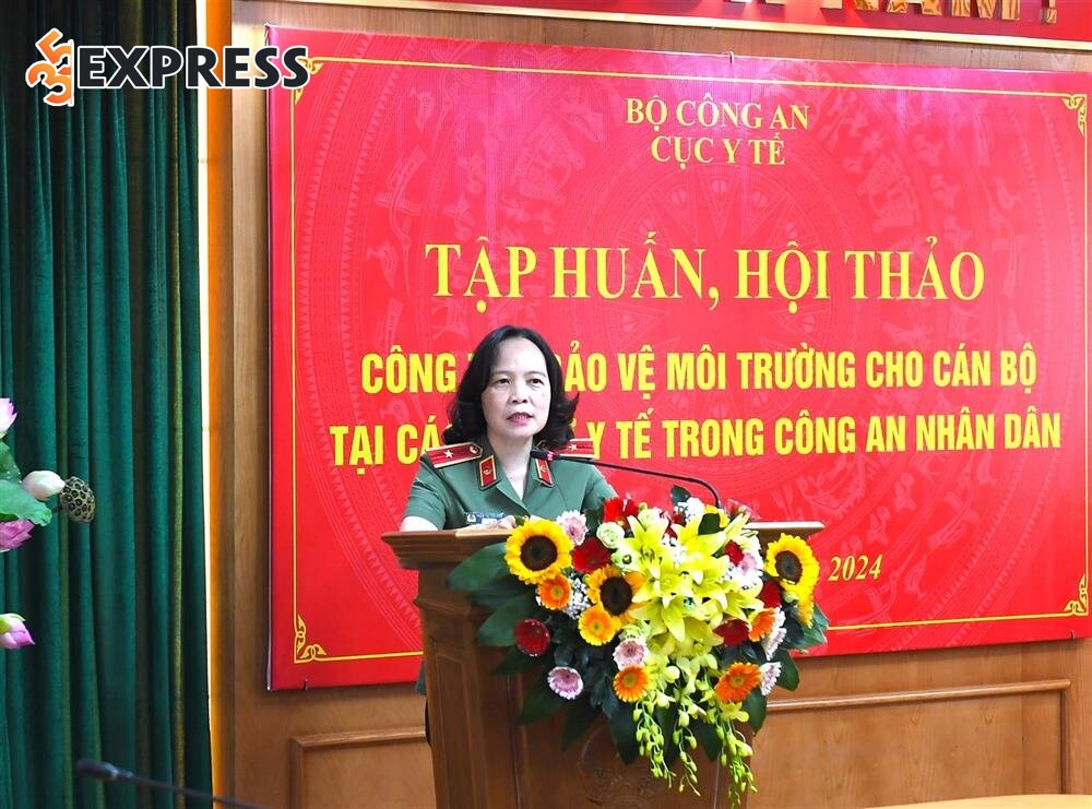 Thiếu tướng Phạm Thị Lan Anh được đào tạo chuyên môn y khoa bài bản